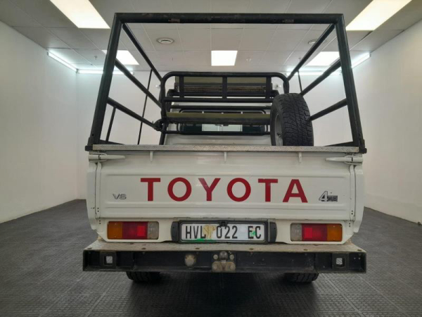 Toyota Land Cruiser 79 2014 4.0 V6 for sale