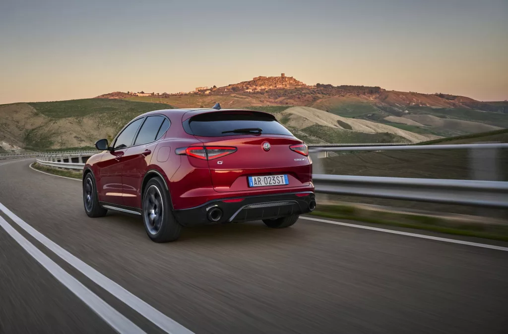 Not many rivals can hang with the Stelvio around bends. 